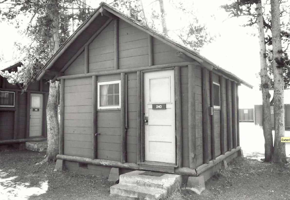 https://www.yellowstonegate.com/wp-content/uploads/2012/01/old-faithful-cabin02.jpg