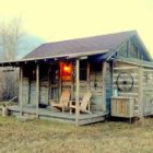 A cabin formerly used by U.S. Army soldiers in Yellowstone National Park is attracting widespread interest after being listed for sale.