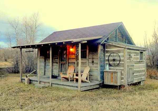 A cabin formerly used by U.S. Army soldiers in Yellowstone National Park is attracting widespread interest after being listed for sale.