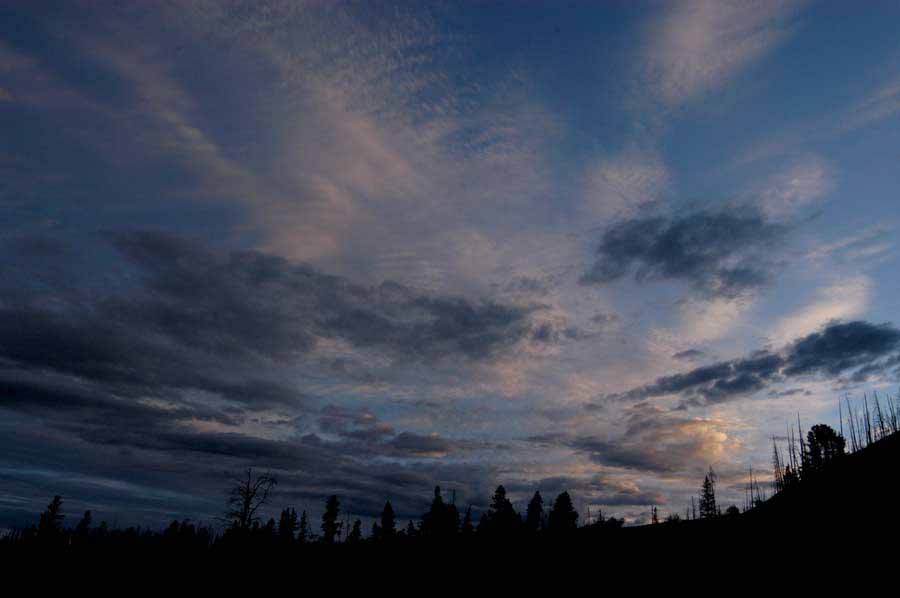 Dawn breaks near Sylvan Pass in Yellowstone National Park. (Ruffin Prevost/Yellowstone Gate)